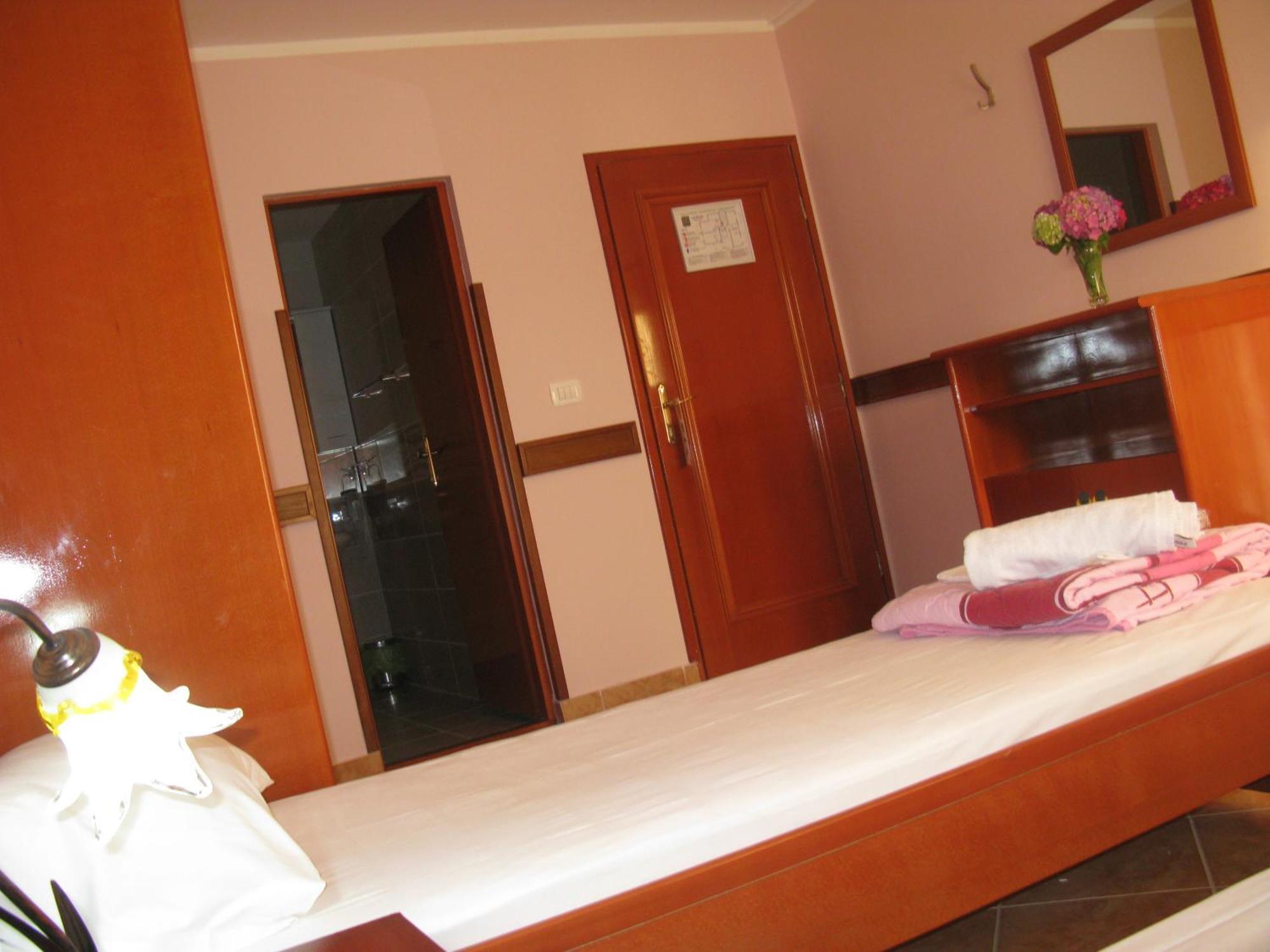 Garni Hotel Koral Budva Room photo