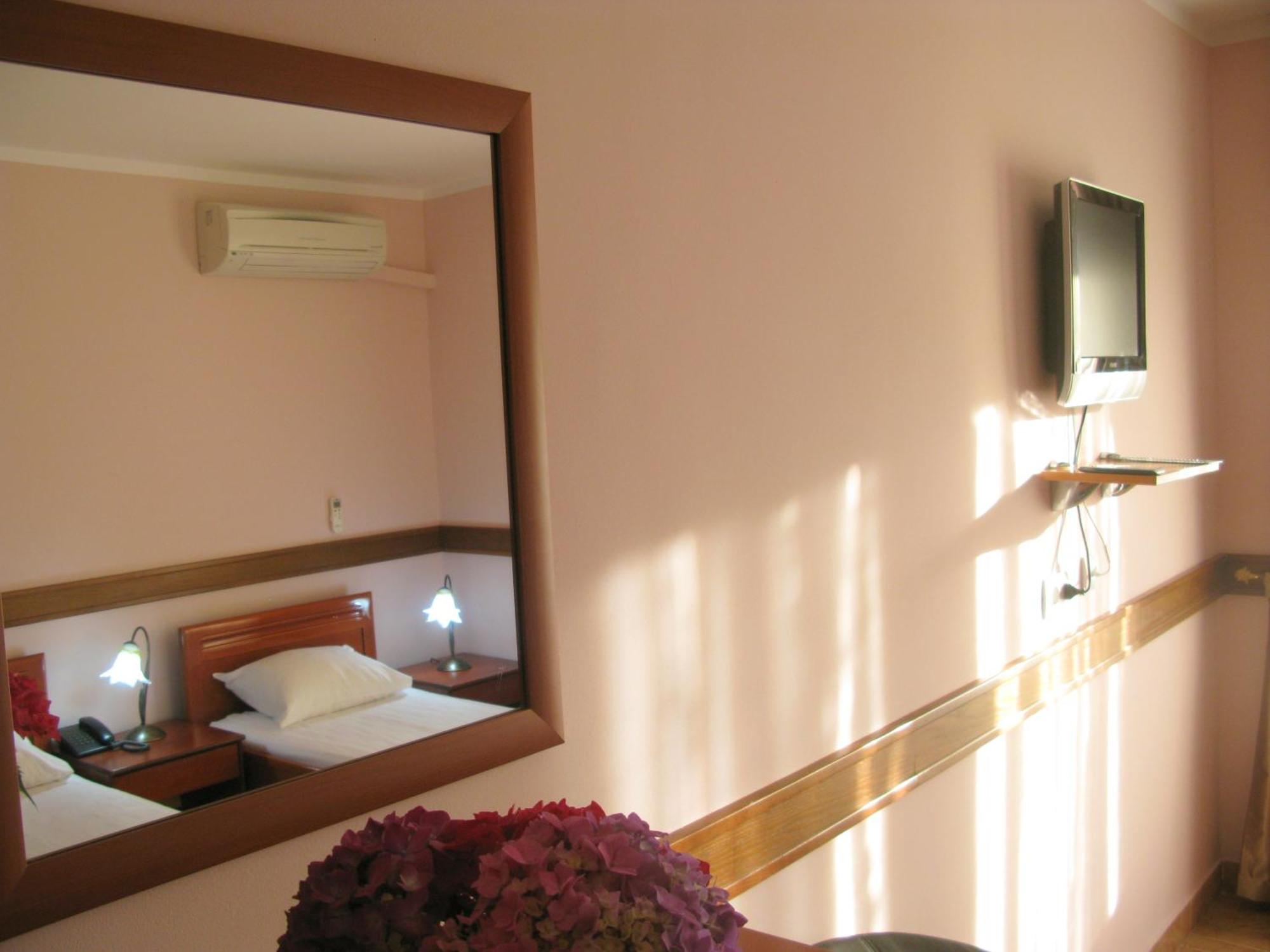 Garni Hotel Koral Budva Room photo